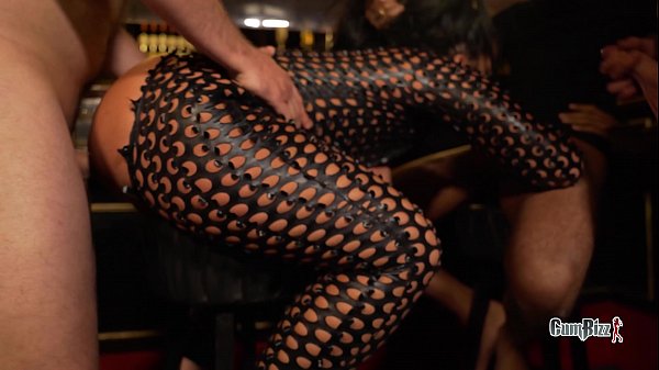 Dick or Treat Toerist milf Creampie Gangbang in Amsterdam